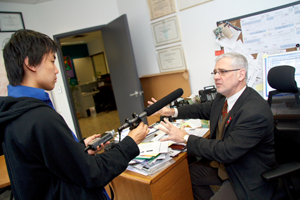 New York Times photojournalist Ed Ou interviews BC-CfE director Dr. Julio Montaner in January.